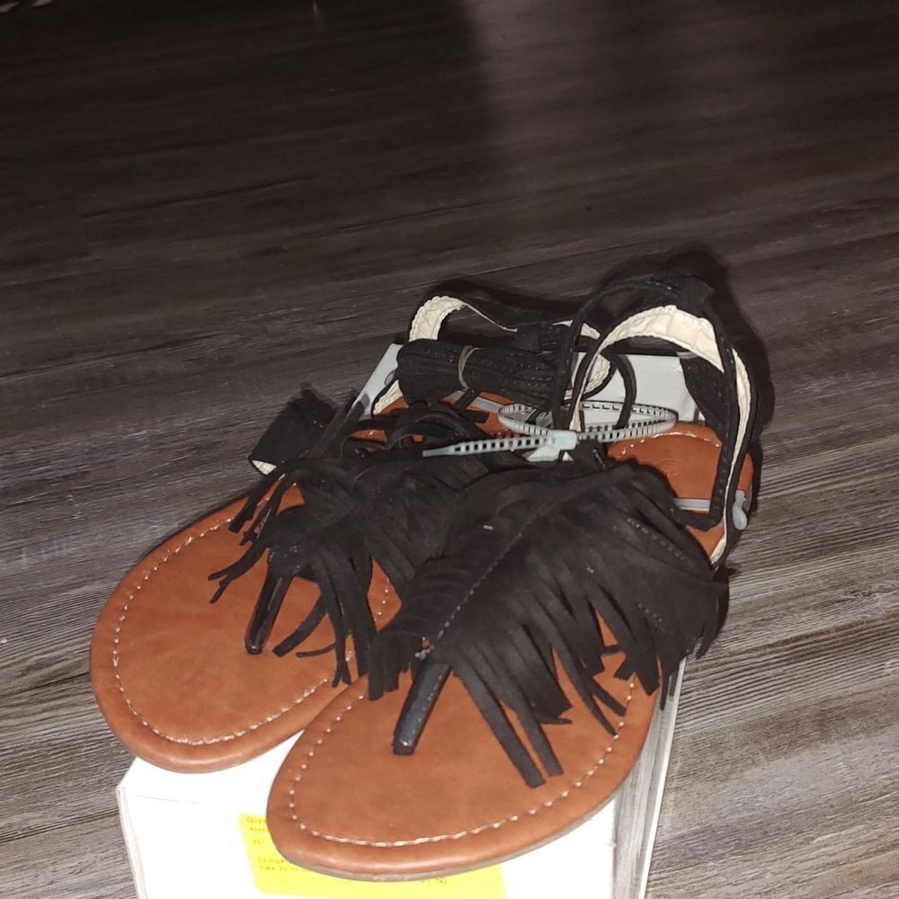 Olivia Miller Black Fringe Sandals Sz 5 NIB